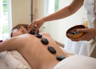 Massage aux pierres chaudes